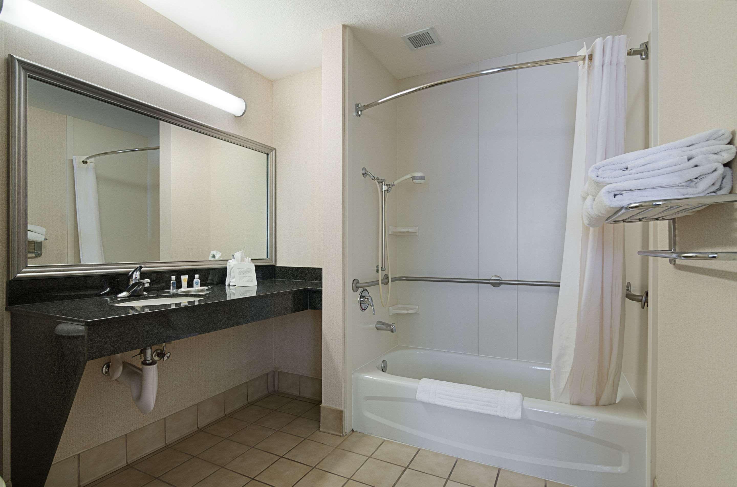 Quality Suites Springdale West I-49 Exterior photo
