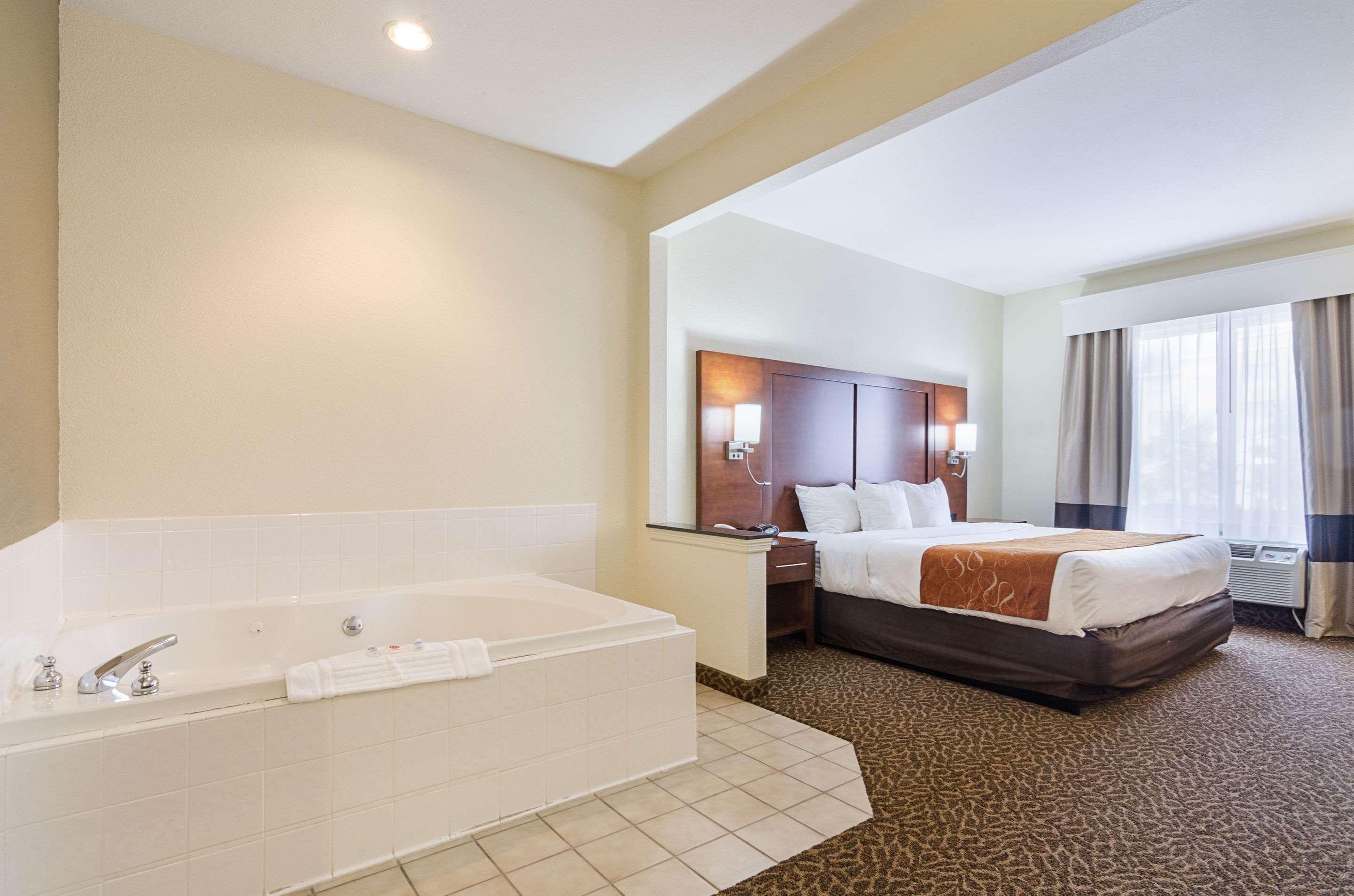 Quality Suites Springdale West I-49 Exterior photo
